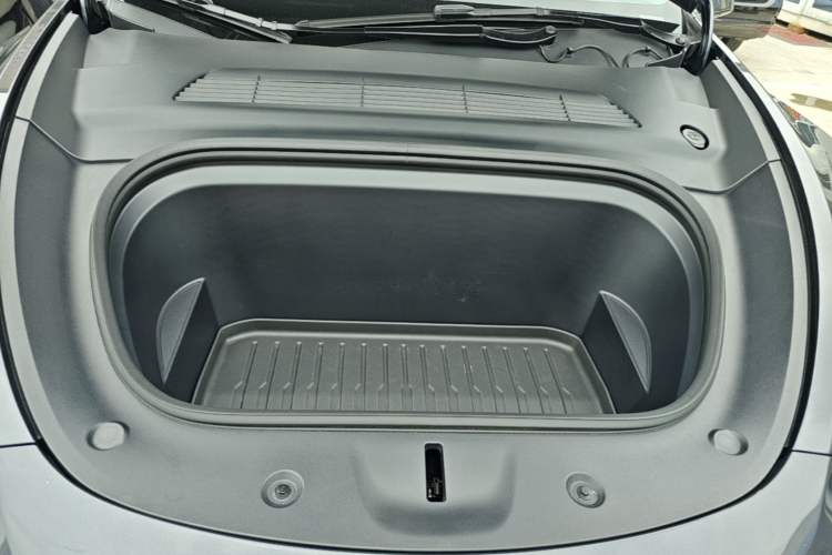 Used Tesla Model Y 2024 Rear-Wheel-Drive Version Engine Bay