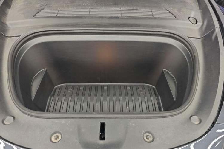 Used Tesla Model Y 2024 Rear-Wheel-Drive Version Engine Bay
