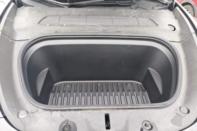 Used Tesla Model Y 2024 Rear-Wheel-Drive Version Engine Bay