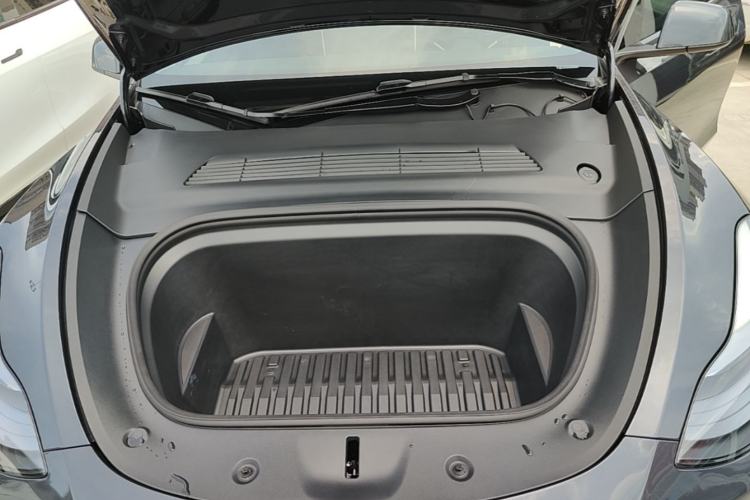 Used Tesla Model Y 2024 Rear-Wheel-Drive Version Engine Bay