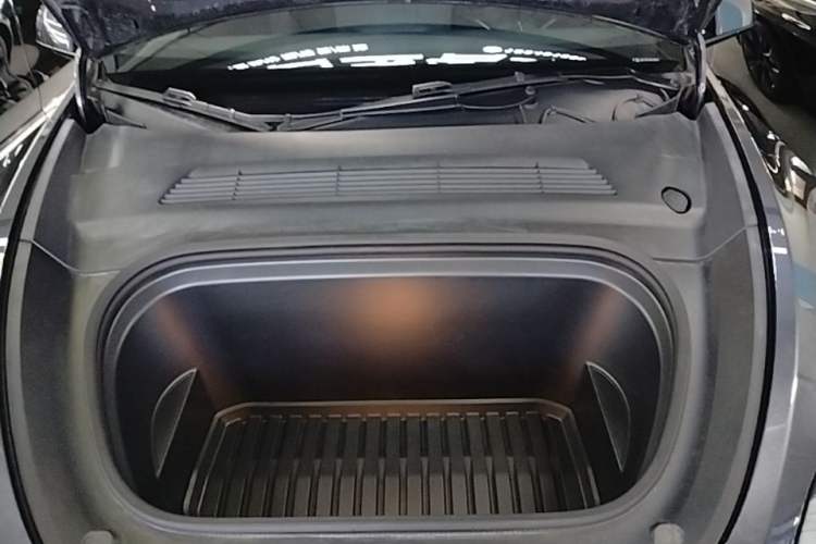 Used Tesla Model Y 2024 Rear-Wheel-Drive Version Engine Bay
