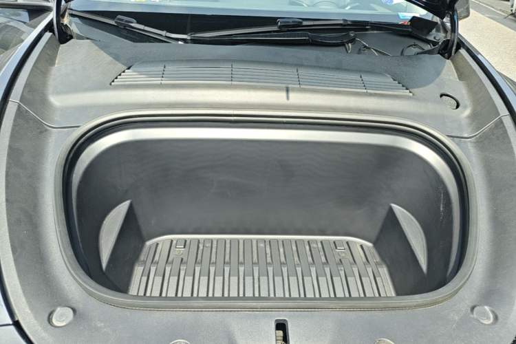 Used Tesla Model Y 2024 Rear-Wheel-Drive Version Engine Bay