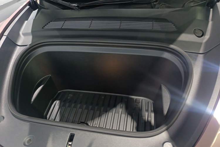 Used Tesla Model Y 2024 Rear-Wheel-Drive Version Engine Bay