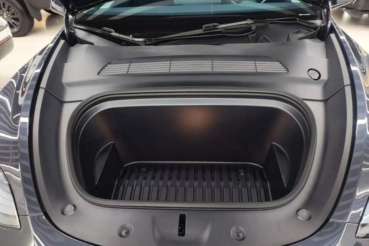 Used Tesla Model Y 2024 Rear-Wheel-Drive Version Engine Bay