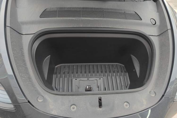 Used Tesla Model Y 2024 Rear-Wheel-Drive Version Engine Bay