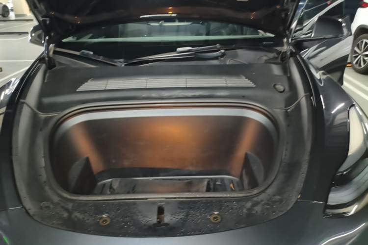 Used Tesla Model Y 2024 Rear-Wheel-Drive Version Engine Bay