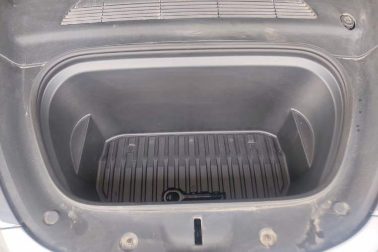 Used Tesla Model Y 2024 Rear-Wheel-Drive Version Engine Bay