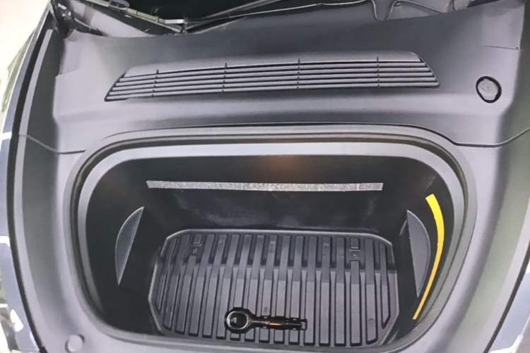 Used Tesla Model Y 2024 Rear-Wheel-Drive Version Engine Bay