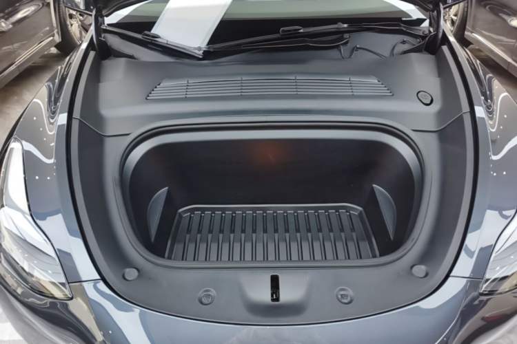 Used Tesla Model Y 2024 Rear-Wheel-Drive Version Engine Bay