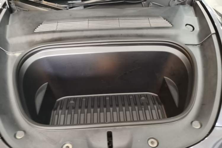Used Tesla Model Y 2024 Rear-Wheel-Drive Version Engine Bay
