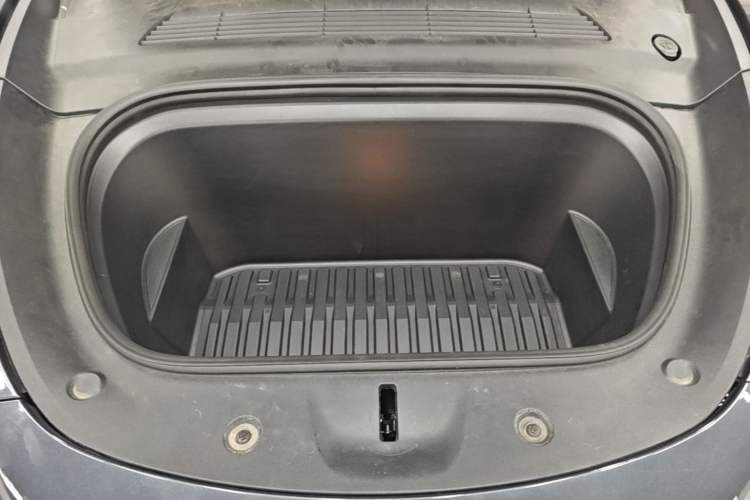 Used Tesla Model Y 2024 Rear-Wheel-Drive Version Engine Bay