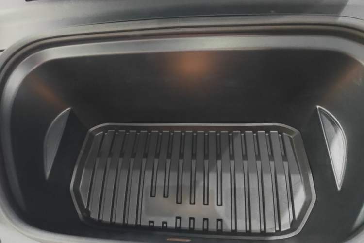 Used Tesla Model Y 2024 Rear-Wheel-Drive Version Engine Bay