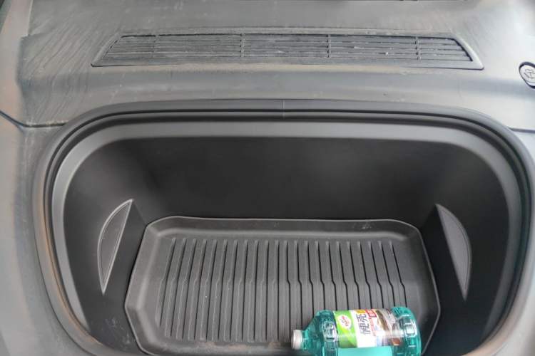 Used Tesla Model Y 2024 Rear-Wheel-Drive Version Engine Bay