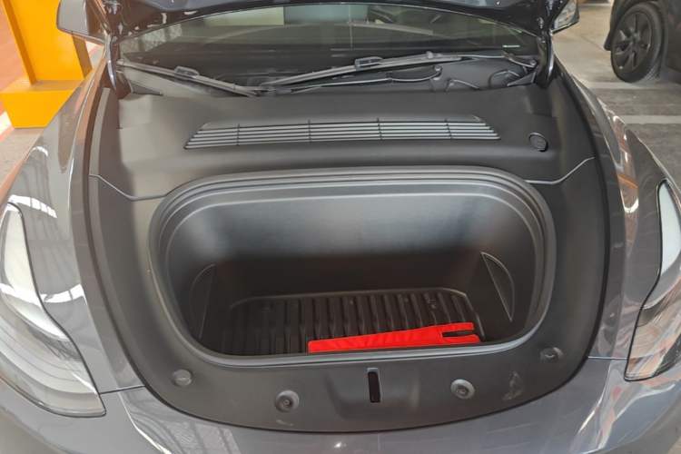Used Tesla Model Y 2024 Rear-Wheel-Drive Version Engine Bay