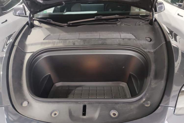 Used Tesla Model Y 2024 Rear-Wheel-Drive Version Engine Bay
