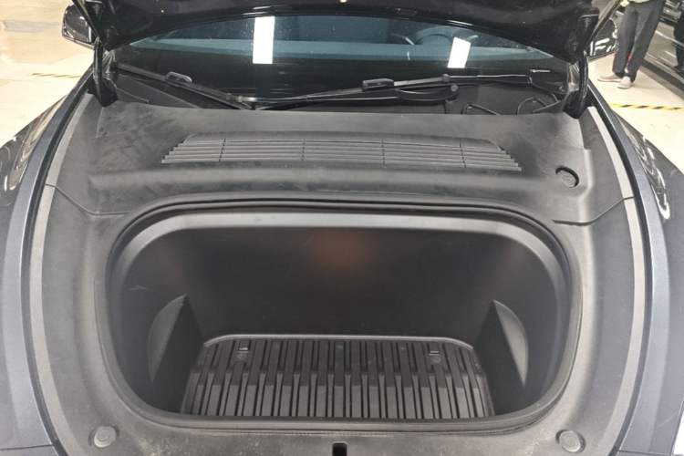 Used Tesla Model Y 2024 Rear-Wheel-Drive Version Engine Bay