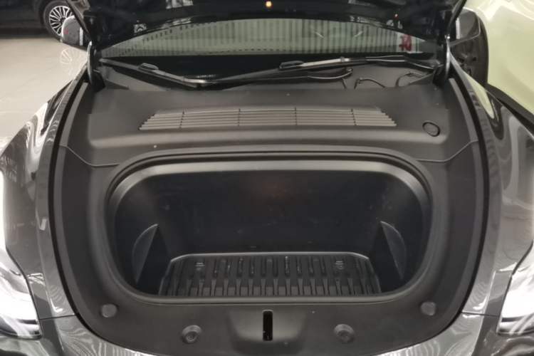 Used Tesla Model Y 2024 Rear-Wheel-Drive Version Engine Bay