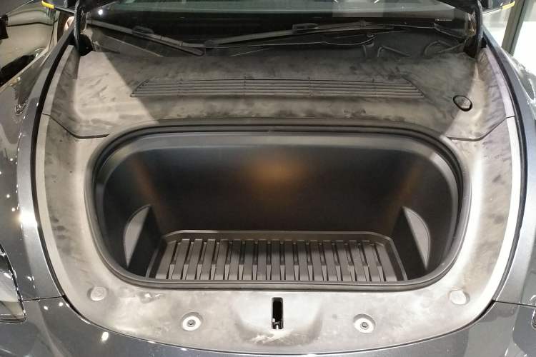 Used Tesla Model Y 2024 Rear-Wheel-Drive Version Engine Bay