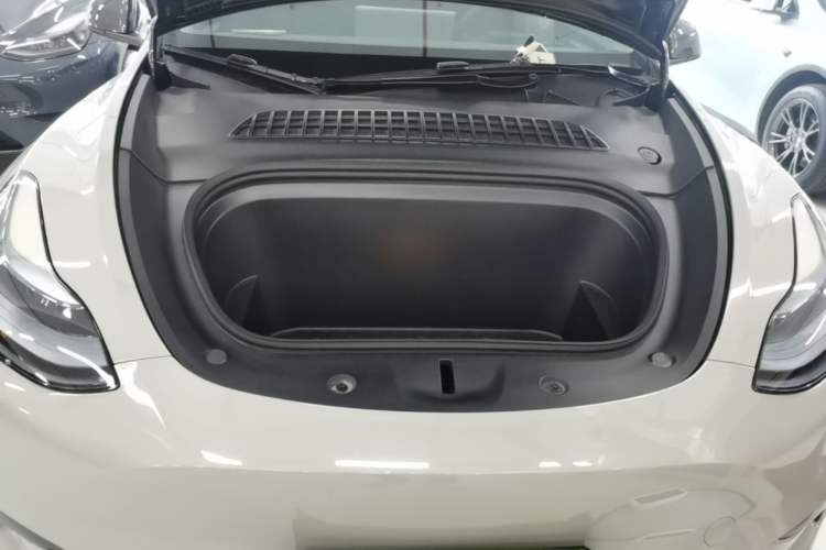 Used Tesla Model Y 2024 Rear-Wheel-Drive Version Engine Bay