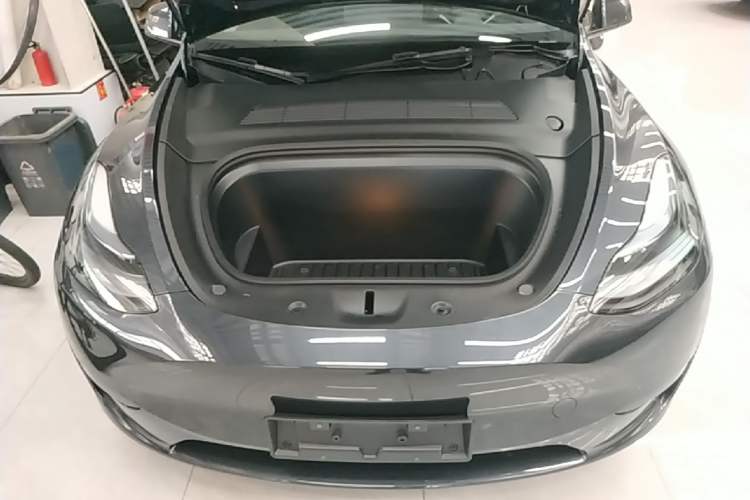 Used Tesla Model Y 2024 Rear-Wheel-Drive Version Engine Bay