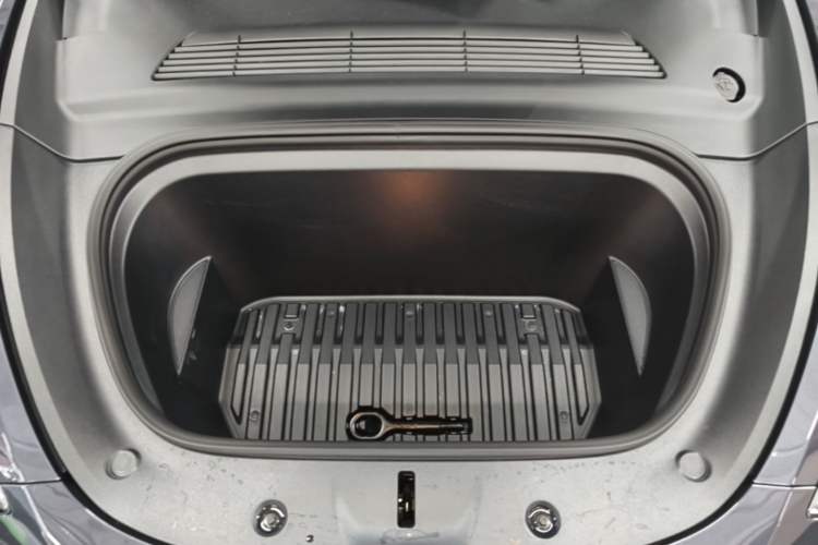 Used Tesla Model Y 2024 Rear-Wheel-Drive Version Engine Bay