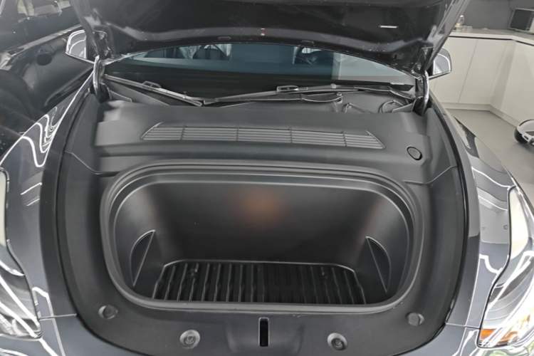 Used Tesla Model Y 2024 Rear-Wheel-Drive Version Engine Bay