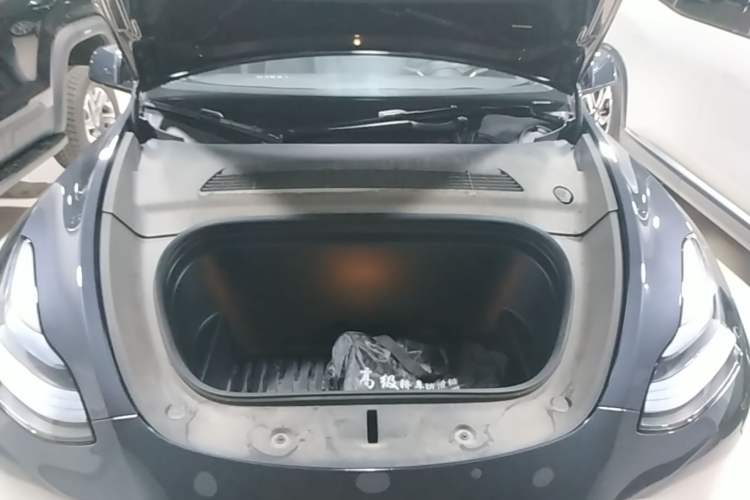 Used Tesla Model Y 2024 Rear-Wheel-Drive Version Engine Bay