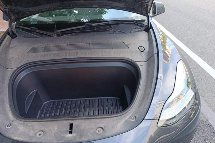 Used Tesla Model Y 2024 Rear-Wheel-Drive Version Engine Bay Left