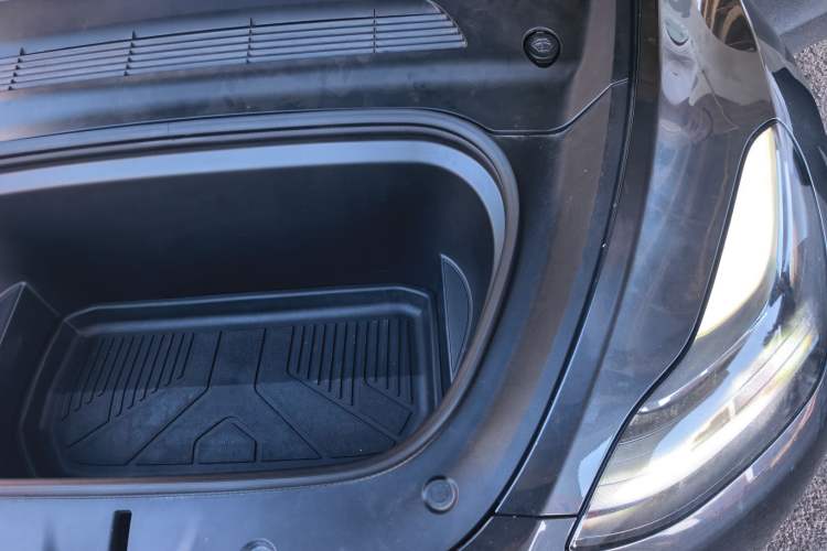 Used Tesla Model Y 2024 Rear-Wheel-Drive Version Engine Bay Left