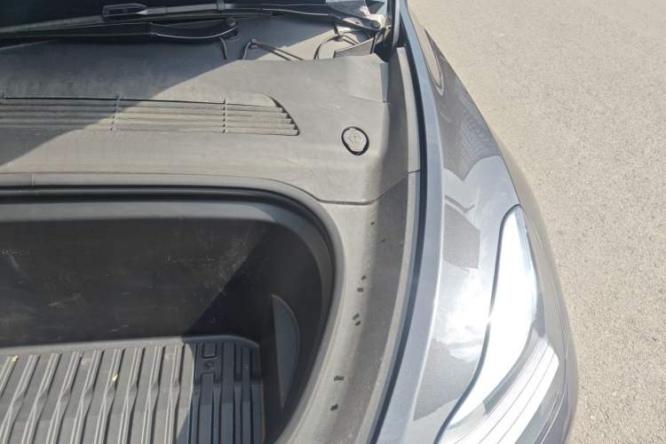 Used Tesla Model Y 2024 Rear-Wheel-Drive Version Engine Bay Left