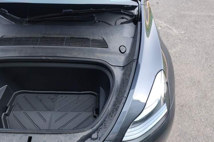Used Tesla Model Y 2024 Rear-Wheel-Drive Version Engine Bay Left