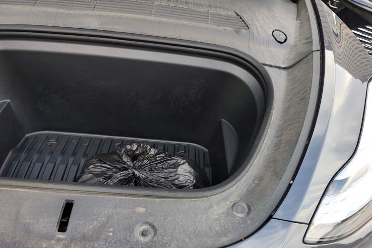 Used Tesla Model Y 2024 Rear-Wheel-Drive Version Engine Bay Left