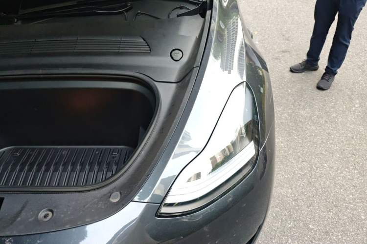 Used Tesla Model Y 2024 Rear-Wheel-Drive Version Engine Bay Left