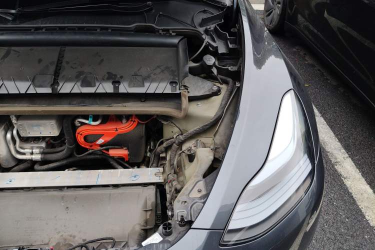Used Tesla Model Y 2024 Rear-Wheel-Drive Version Engine Bay Left