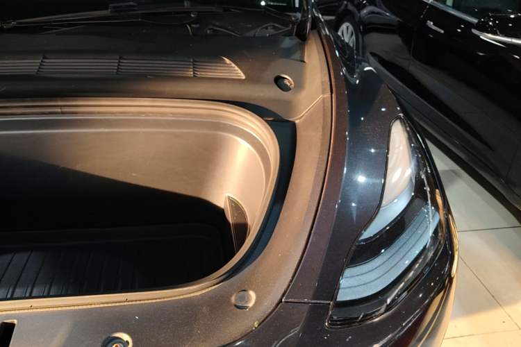 Used Tesla Model Y 2024 Rear-Wheel-Drive Version Engine Bay Left