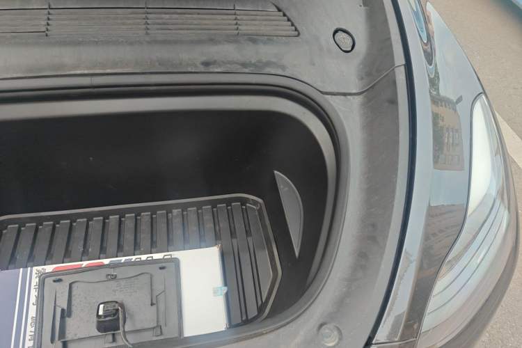 Used Tesla Model Y 2024 Rear-Wheel-Drive Version Engine Bay Left
