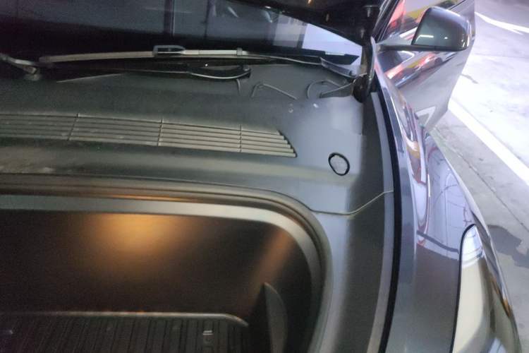 Used Tesla Model Y 2024 Rear-Wheel-Drive Version Engine Bay Left