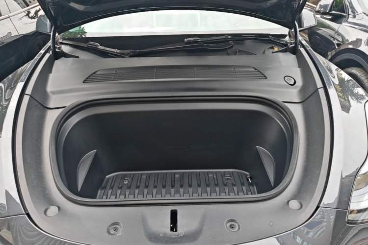 Used Tesla Model Y 2024 Rear-Wheel-Drive Version Engine Bay