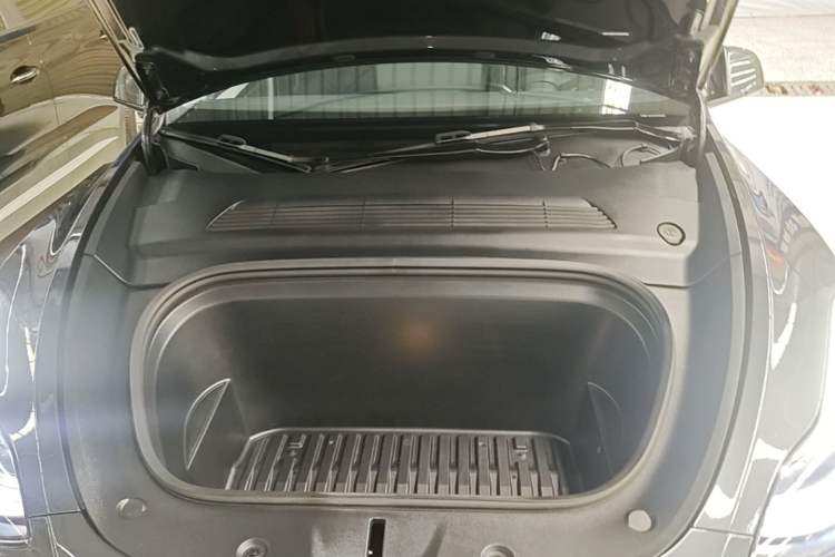 Used Tesla Model Y 2024 Rear-Wheel-Drive Version Engine Bay