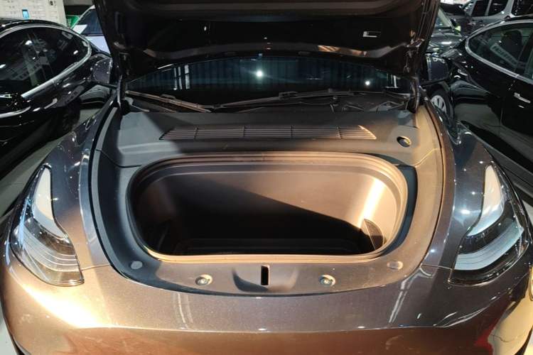 Used Tesla Model Y 2024 Rear-Wheel-Drive Version Engine Bay