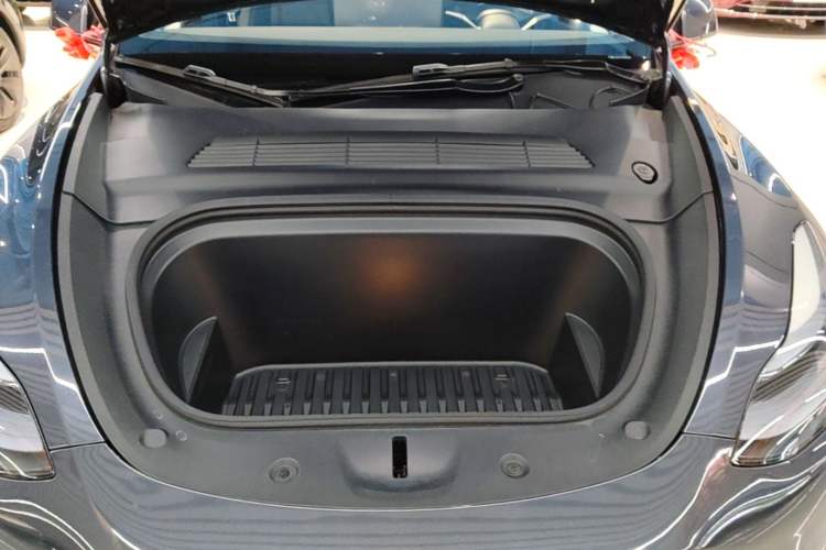 Used Tesla Model Y 2024 Rear-Wheel-Drive Version Engine Bay