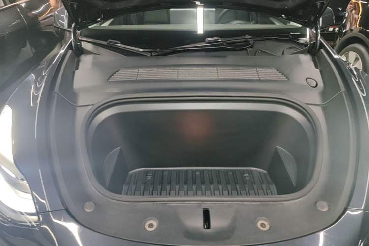 Used Tesla Model Y 2024 Rear-Wheel-Drive Version Engine Bay