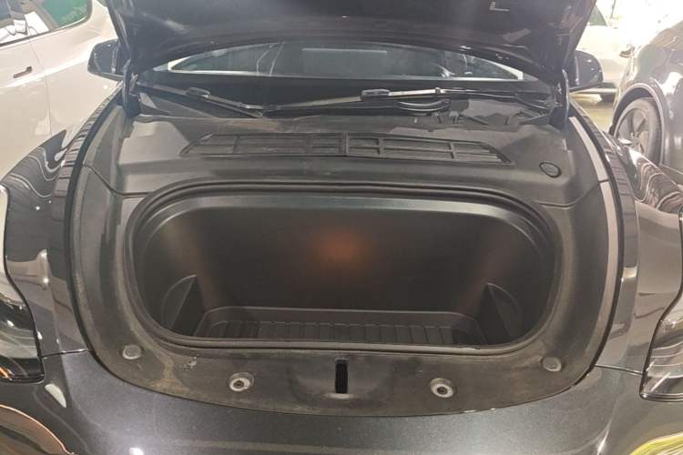 Used Tesla Model Y 2024 Rear-Wheel-Drive Version Engine Bay