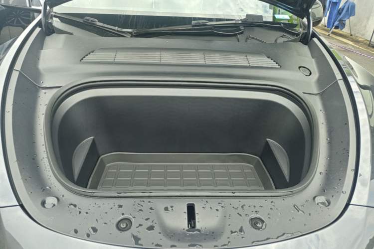 Used Tesla Model Y 2024 Rear-Wheel-Drive Version Engine Bay