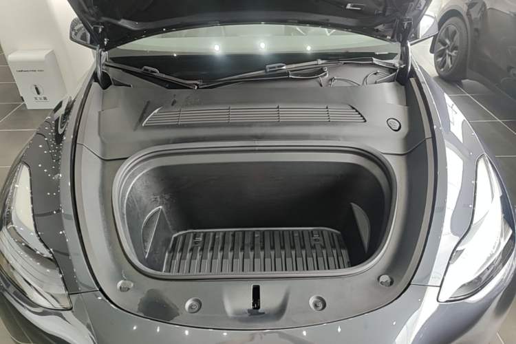 Used Tesla Model Y 2024 Rear-Wheel-Drive Version Engine Bay
