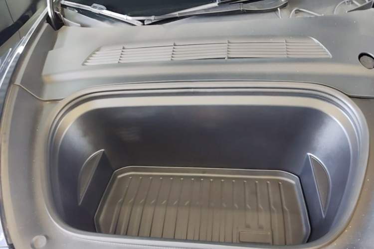 Used Tesla Model Y 2024 Rear-Wheel-Drive Version Engine Bay