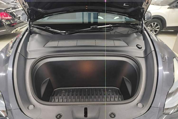 Used Tesla Model Y 2024 Rear-Wheel-Drive Version Engine Bay