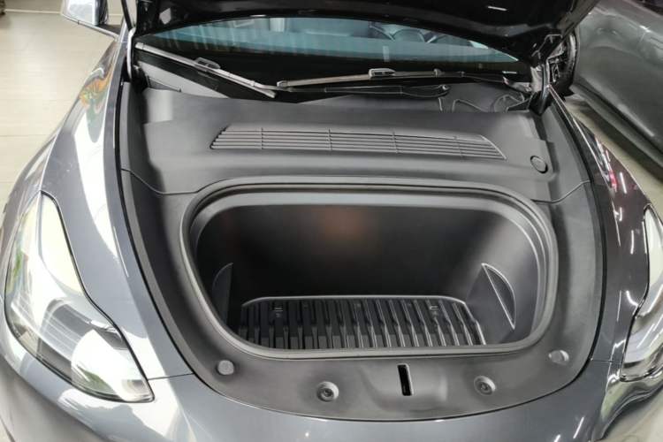 Used Tesla Model Y 2024 Rear-Wheel-Drive Version Engine Bay