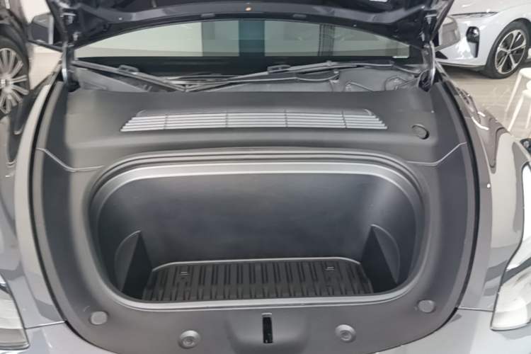 Used Tesla Model Y 2024 Rear-Wheel-Drive Version Engine Bay