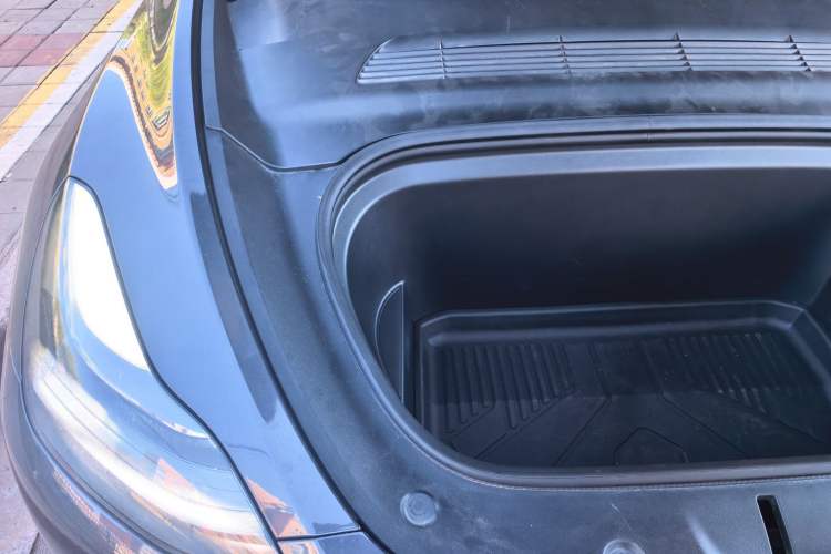 Used Tesla Model Y 2024 Rear-Wheel-Drive Version Engine Bay Right